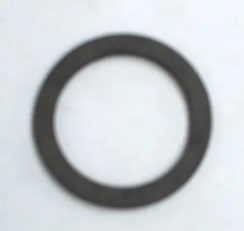 Schwarze Dichtung in runder Form, hergestellt von Daikin. Das Produkt hat einen ringförmigen Querschnitt.